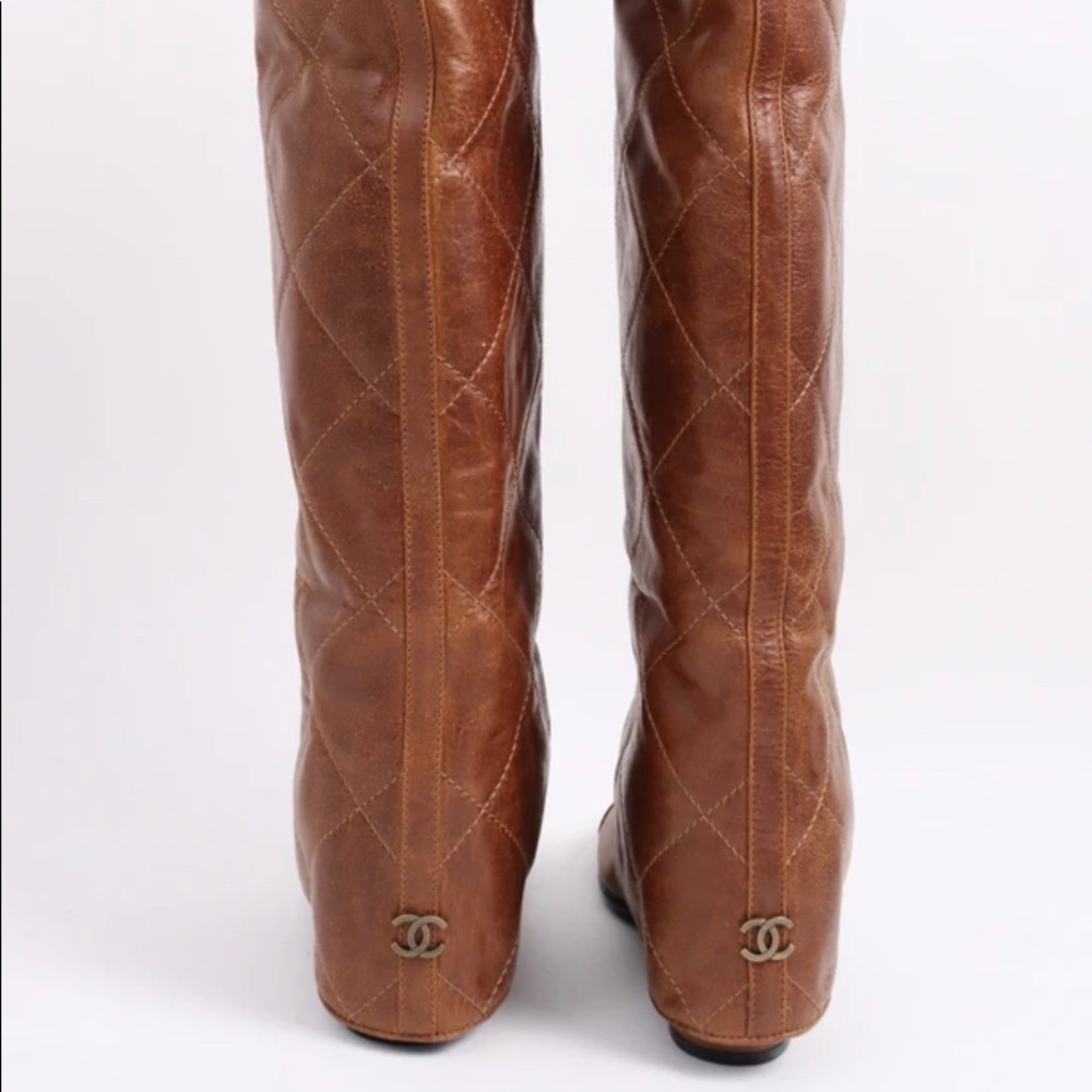 Excellent Chanel Boots 👢 ♥️ - Picture 2 of 6